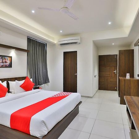 Oyo 16604 Hotel Sparsh Inn Ахмедабад Екстериор снимка