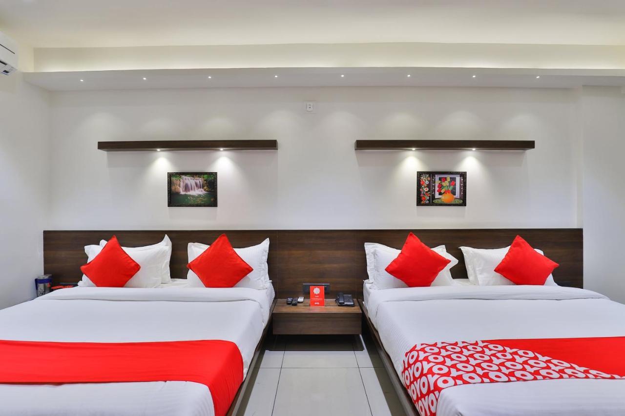 Oyo 16604 Hotel Sparsh Inn Ахмедабад Екстериор снимка