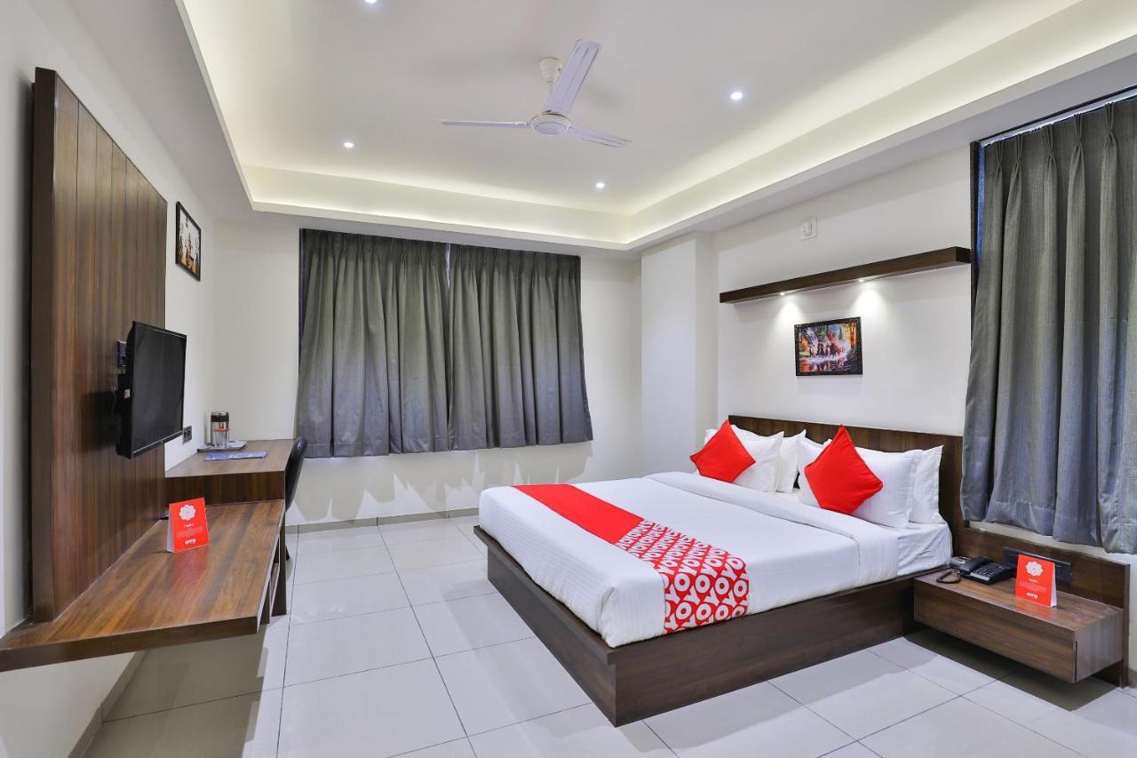 Oyo 16604 Hotel Sparsh Inn Ахмедабад Екстериор снимка