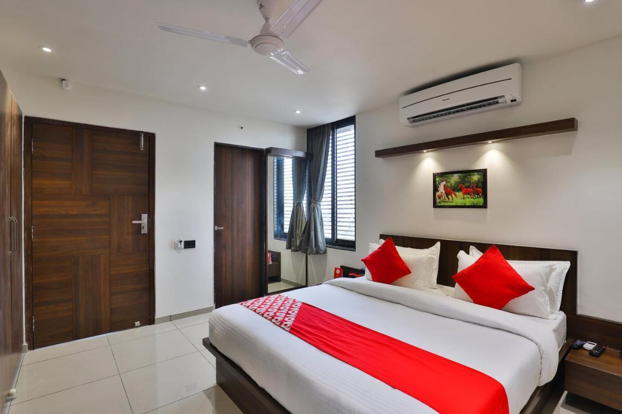 Oyo 16604 Hotel Sparsh Inn Ахмедабад Екстериор снимка