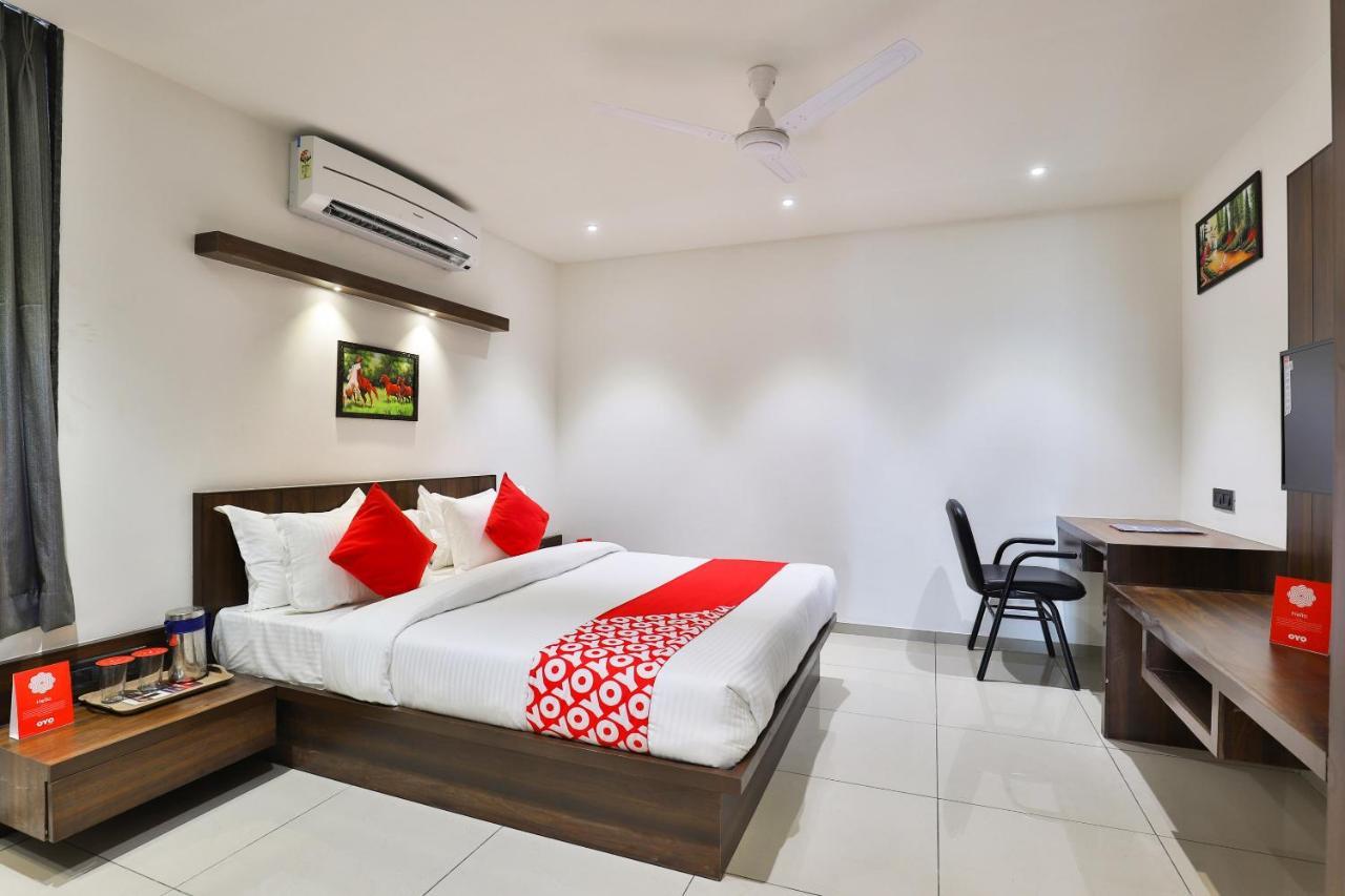 Oyo 16604 Hotel Sparsh Inn Ахмедабад Екстериор снимка