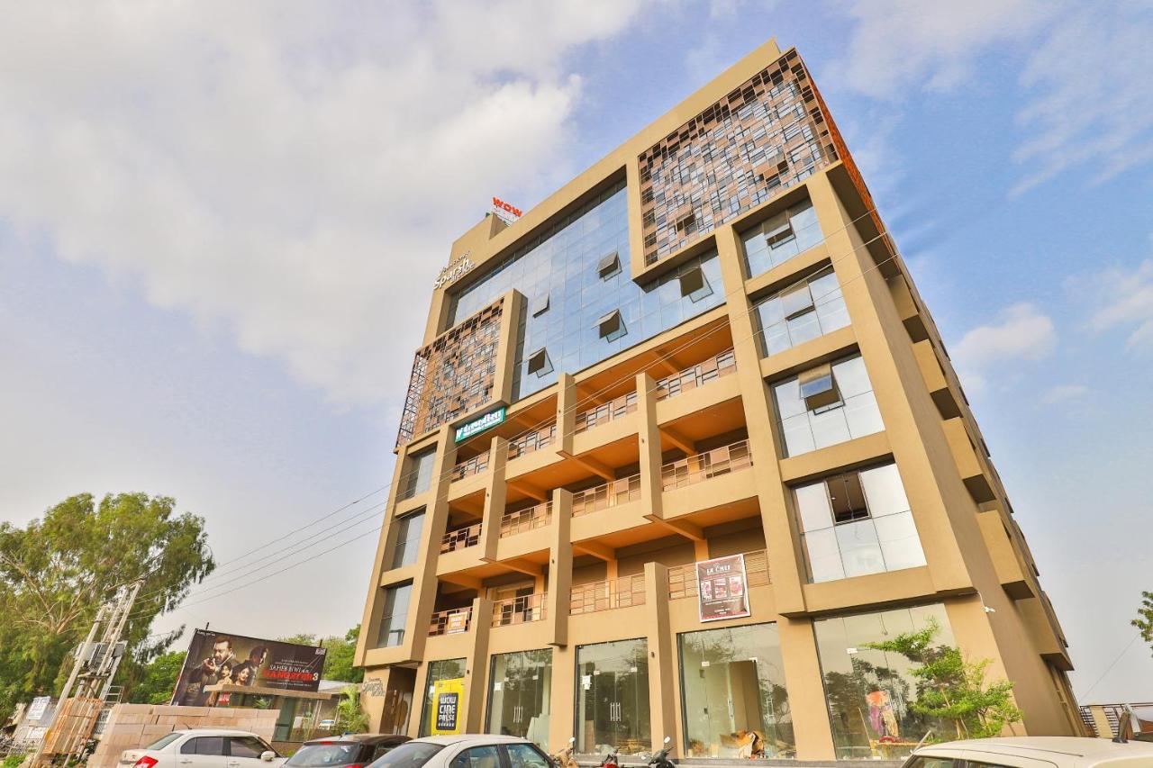 Oyo 16604 Hotel Sparsh Inn Ахмедабад Екстериор снимка