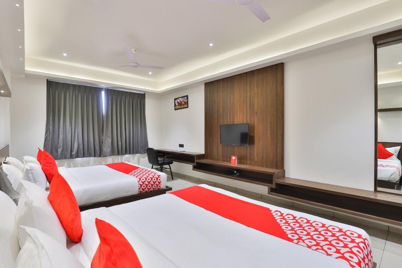 Oyo 16604 Hotel Sparsh Inn Ахмедабад Екстериор снимка