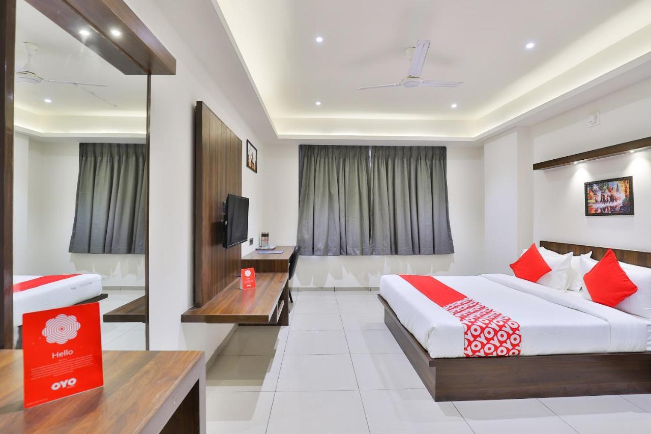 Oyo 16604 Hotel Sparsh Inn Ахмедабад Екстериор снимка