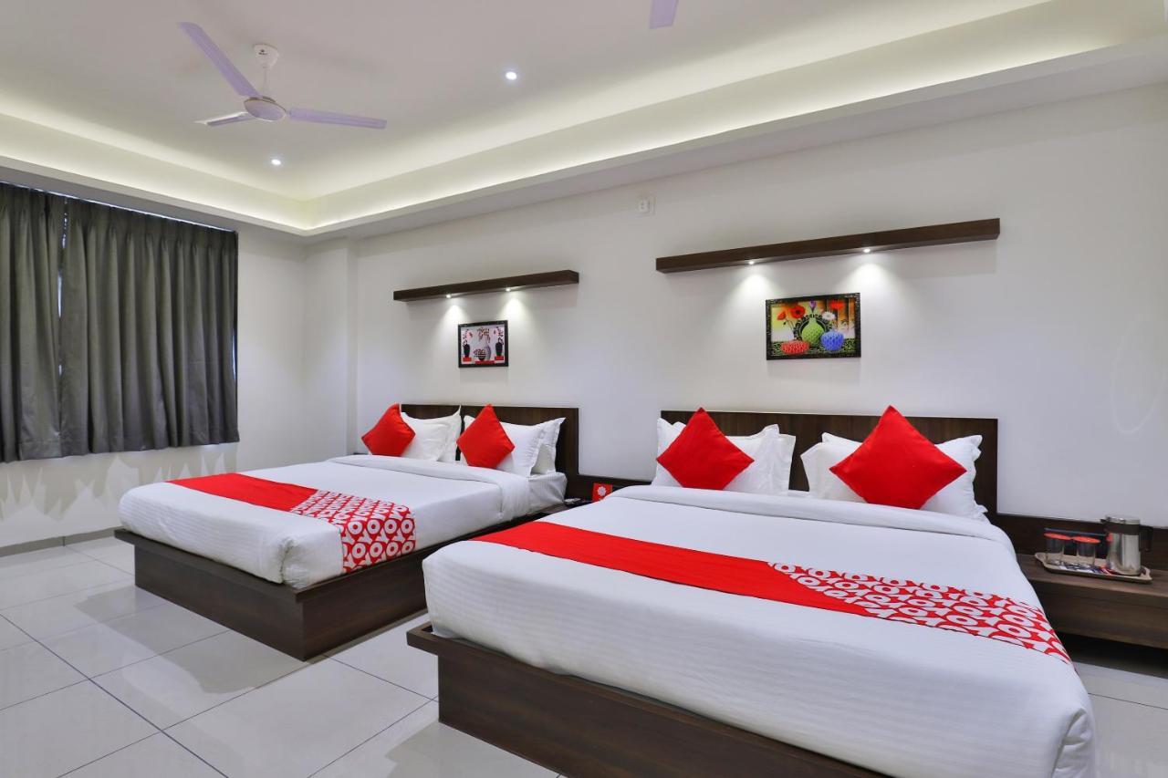 Oyo 16604 Hotel Sparsh Inn Ахмедабад Екстериор снимка