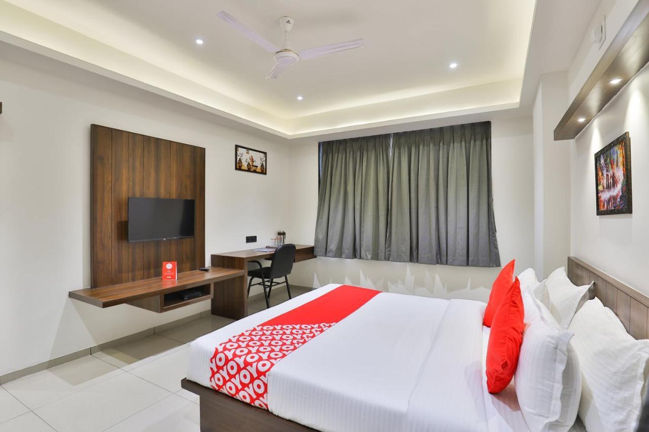 Oyo 16604 Hotel Sparsh Inn Ахмедабад Екстериор снимка
