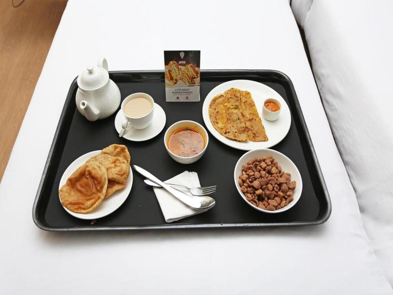 Oyo 16604 Hotel Sparsh Inn Ахмедабад Екстериор снимка