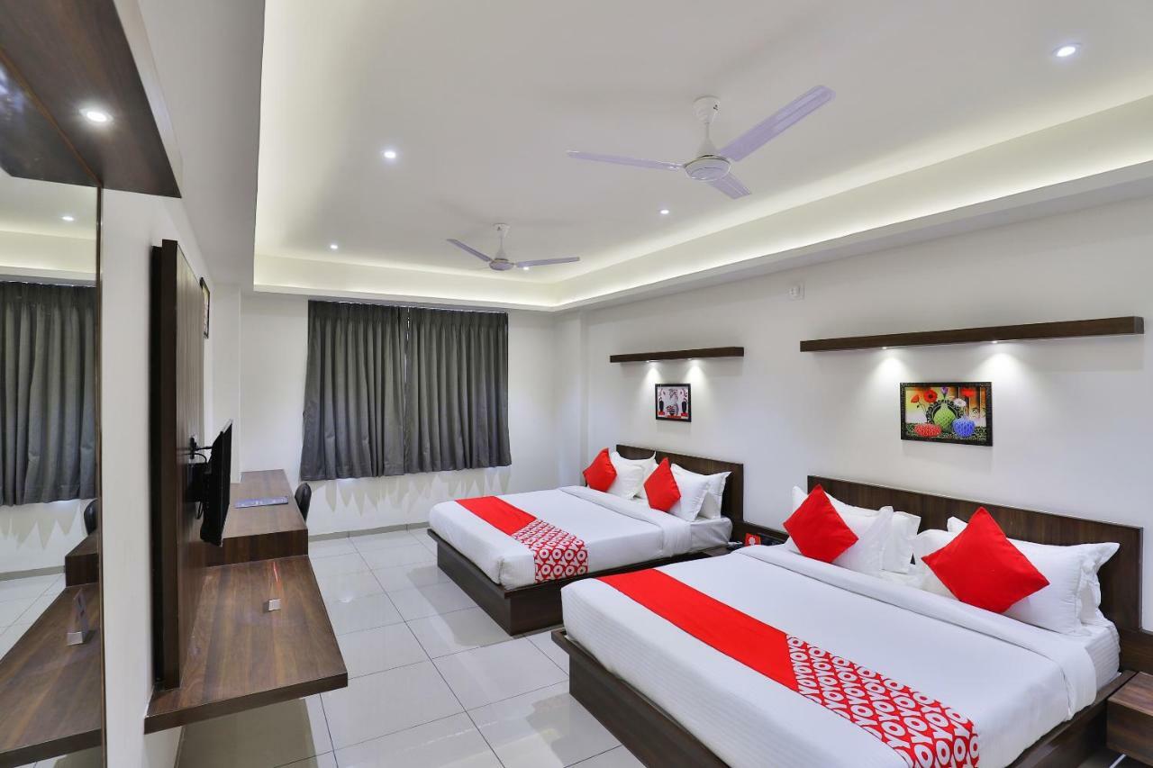 Oyo 16604 Hotel Sparsh Inn Ахмедабад Екстериор снимка