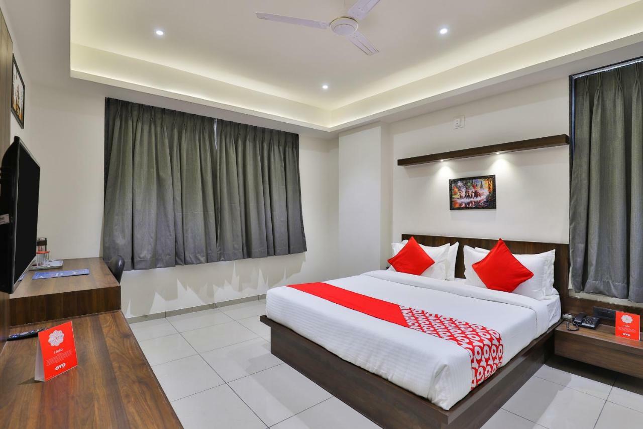 Oyo 16604 Hotel Sparsh Inn Ахмедабад Екстериор снимка