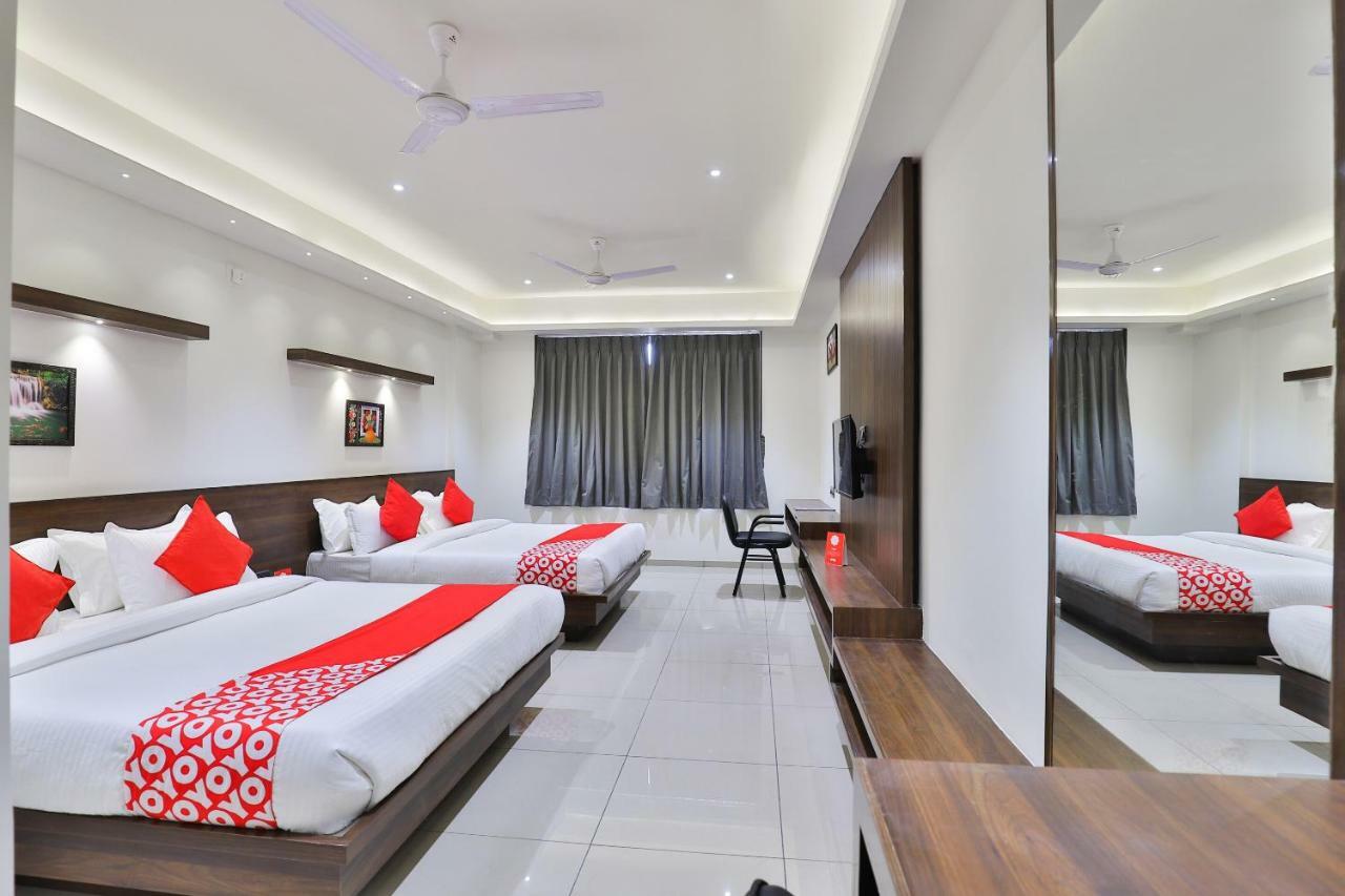 Oyo 16604 Hotel Sparsh Inn Ахмедабад Екстериор снимка