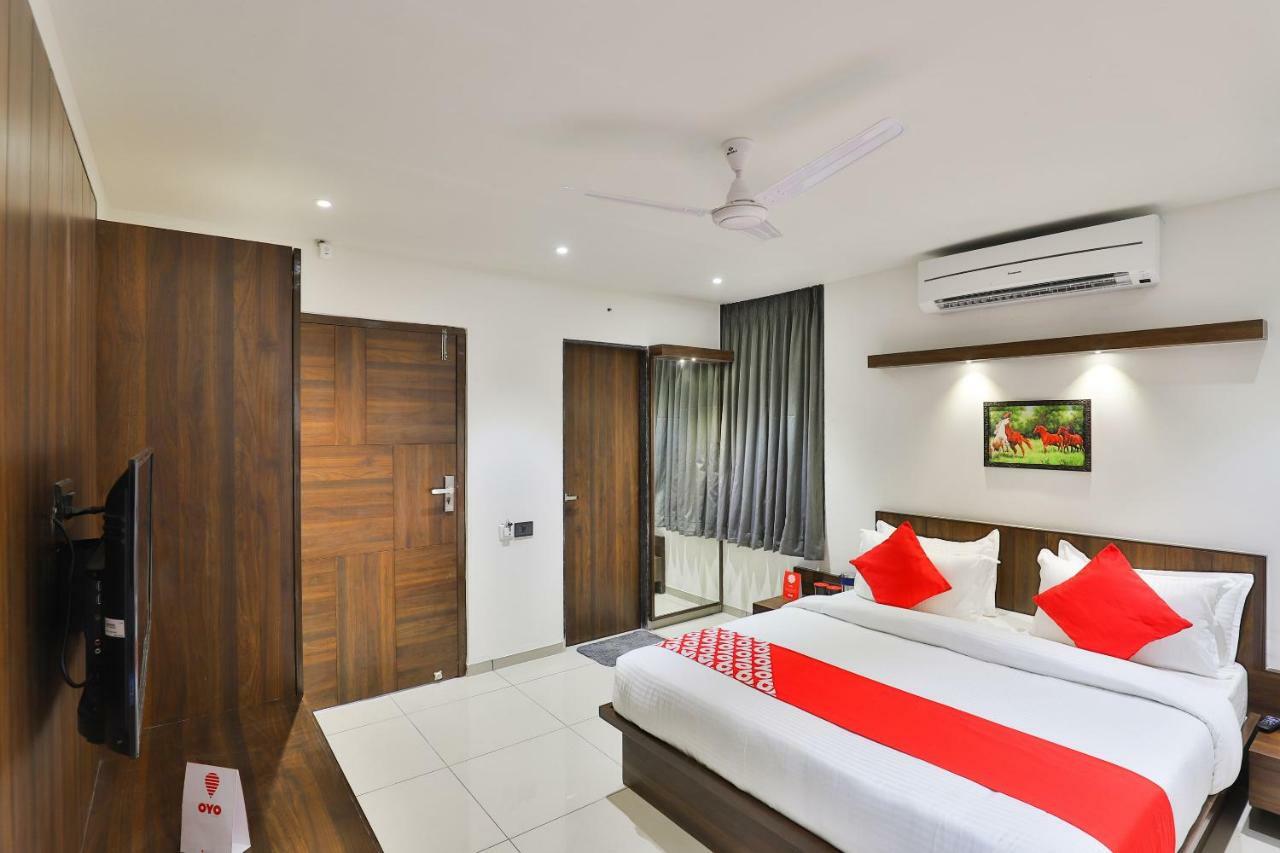 Oyo 16604 Hotel Sparsh Inn Ахмедабад Екстериор снимка
